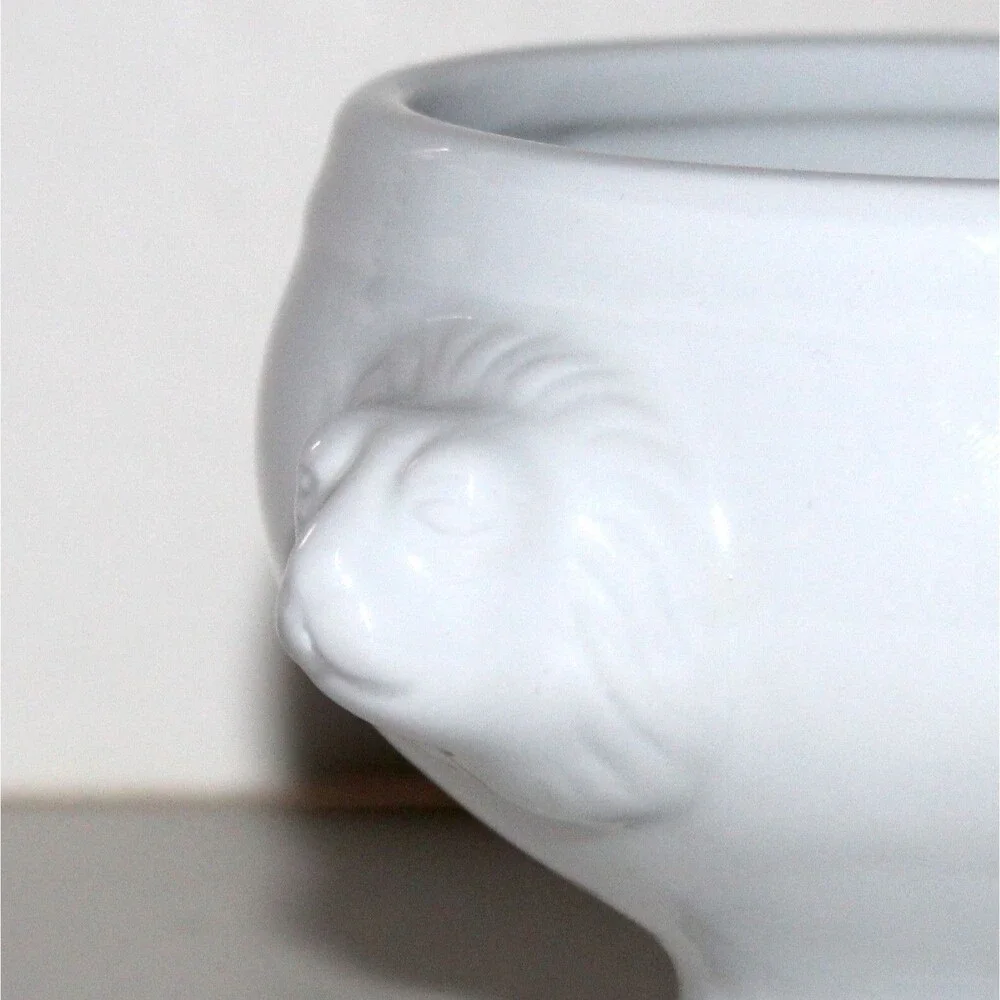 Sur La Table Lion Head Bowl 14 oz white ceramic French oven microwave safe